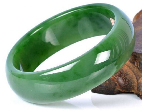 01b3df7b51adc9d.jpg插图(1) 文玩鉴赏网带你认识碧玉和和田碧玉的区别