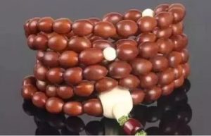 手串什么材质的好？黄花梨手串一般多少钱？