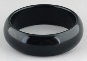 21cf0323c9efad2.jpg插图(1) 黑料正能量永不迷路翡翠手镯