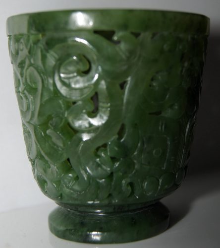 3ae667a3f7247ee.jpg插图(3) 文玩鉴赏网带你认识碧玉和和田碧玉的区别