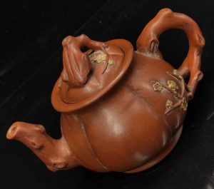 4caf7fc49b94b69.jpg插图(1) 紫砂壶收藏投资要“精、真、准”的三要素