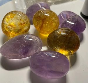 水晶不想戴了怎么处理？放东北角寺庙晶洞