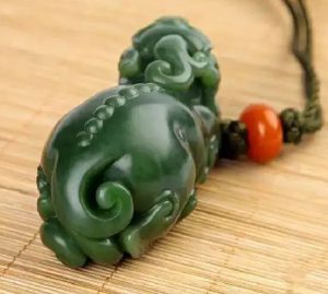 千万别上当！绿色的玉石可不全是翡翠-文玩鉴赏网