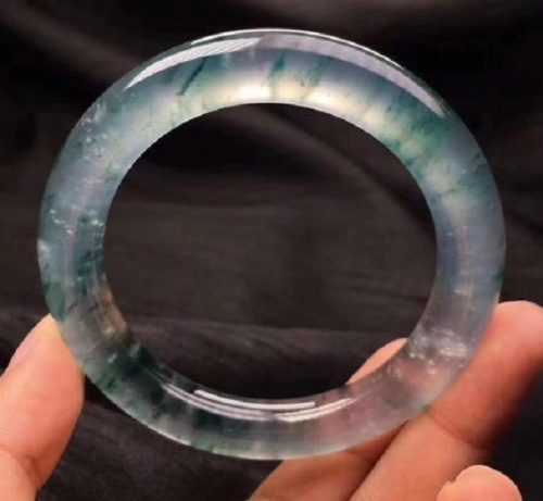 翡翠手镯怎么选才是最好的?-文玩鉴赏网
