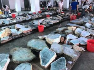 冰种翡翠原石鉴定攻略