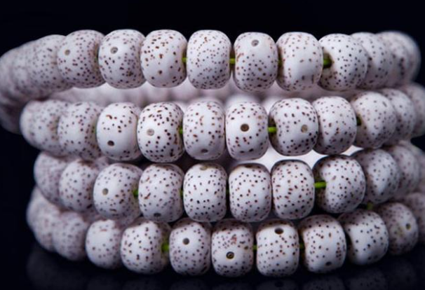 星月菩提饰品市场大揭秘:《星月菩提分级》标准,如何避免购买到假货?-文玩鉴赏网