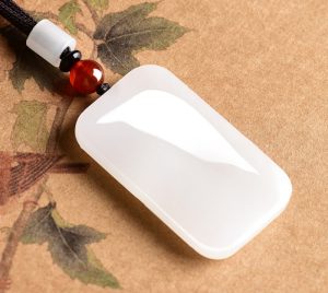 细说和田玉与翡翠的不同点-文玩鉴赏网