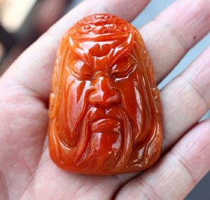 翡翠和玉是一回事吗？糯种观音翡翠吊坠多少钱？