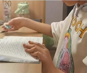 小学生开始流行盘手串、家长觉得非常不可思议-文玩鉴赏网