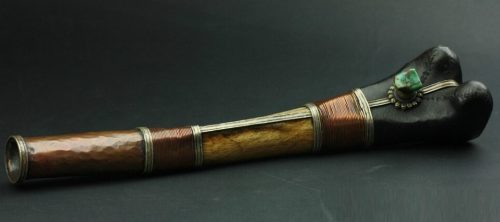 人大腿骨制成的带孔号筒-胫骨号筒-文玩鉴赏网