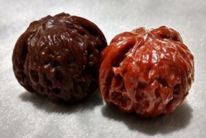 文玩核桃盘黑了图片:探索其背后的故事-文玩鉴赏网