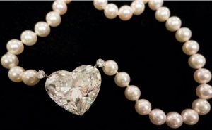 a31dea102e5e32f.jpg插图(3) 钻石鉴定:探索宝石之美的艺术与科学