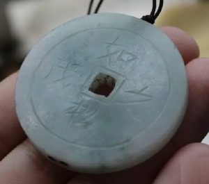 鉴定翡翠品质优劣真伪的手法-文玩鉴赏网