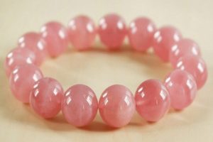 粉色爱情石、芙蓉石对人体的好处-文玩鉴赏网