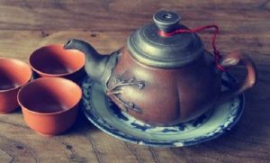紫砂壶茶锈需要清洗吗?如何清洗茶锈?-文玩鉴赏网