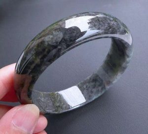 一枝独秀的芙蓉种翡翠价格贵吗？