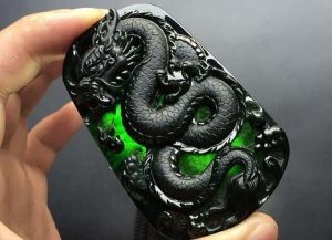 人们为什么喜欢优质翡翠呢?好翡翠的标准是怎样的?-文玩鉴赏网