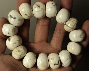 文玩手链佛珠手串在精而不在多!-文玩鉴赏网