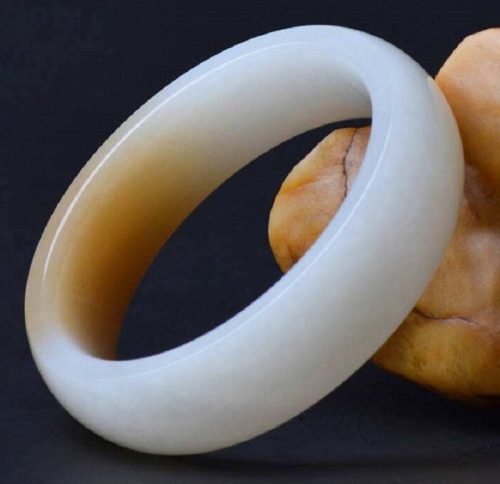 f9978f48d358244e8bdadc472aa3ed86.jpeg插图(4) 细说和田玉与翡翠的不同点