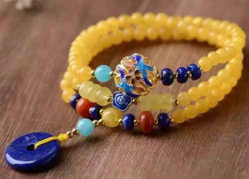 佩戴青金石以求平安，辟邪