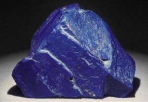 佩戴青金石以求平安，辟邪