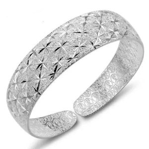 8fb472cf8d904867c62be89c8494c6db.jpeg插图(1) 金银饰品清洗:金项链怎么清洗?银饰怎么清洗?