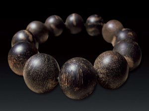 150db02cbe97a32b2d7eba458271cf88.jpeg插图(3) 海南沉香手串价格多少钱?